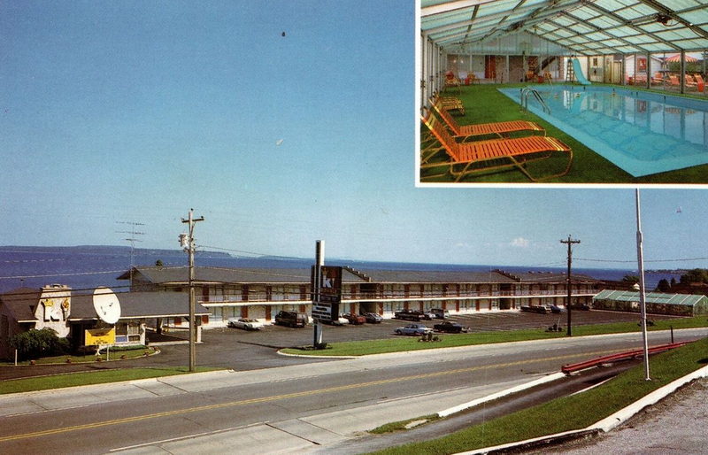 K Royale Motor Inn - Vintage Postcard (newer photo)